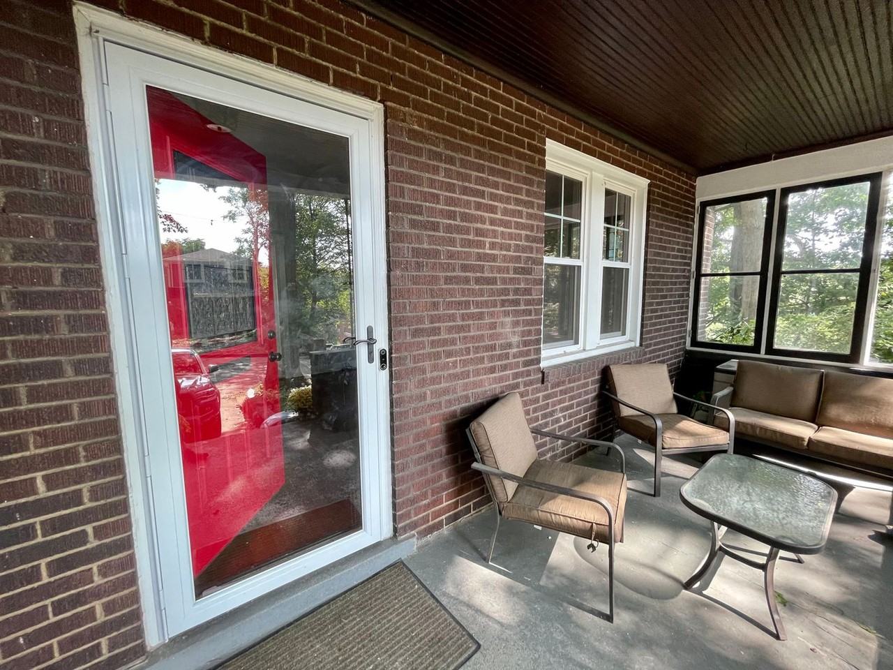 1221 E End Ave - Photo 3 of 33