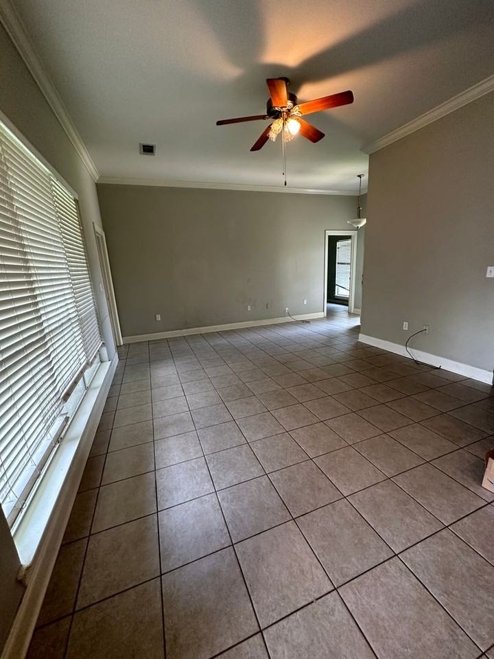 9059 Lake Mist Dr - Photo 4 of 15