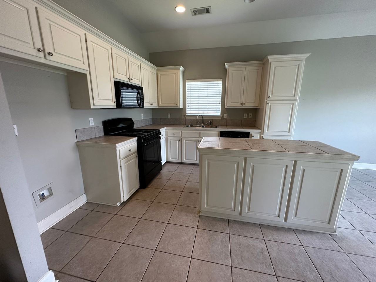 9059 Lake Mist Dr - Photo 5 of 15