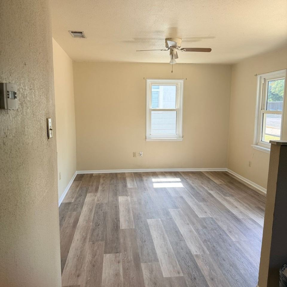 901 S 19th St - Photo 2 of 12