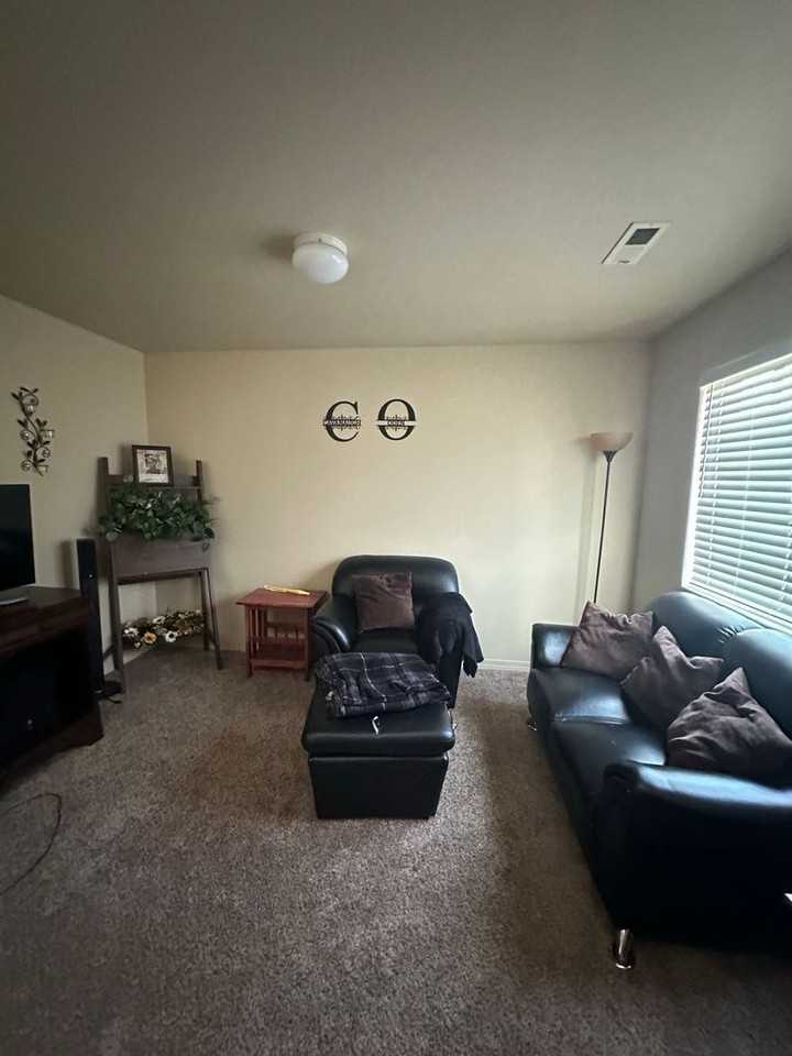 7663 Manistique Dr - Photo 5 of 14