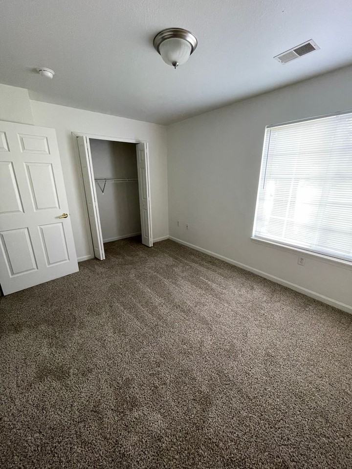 Eastfield Oaks 2 - Photo 7 of 11