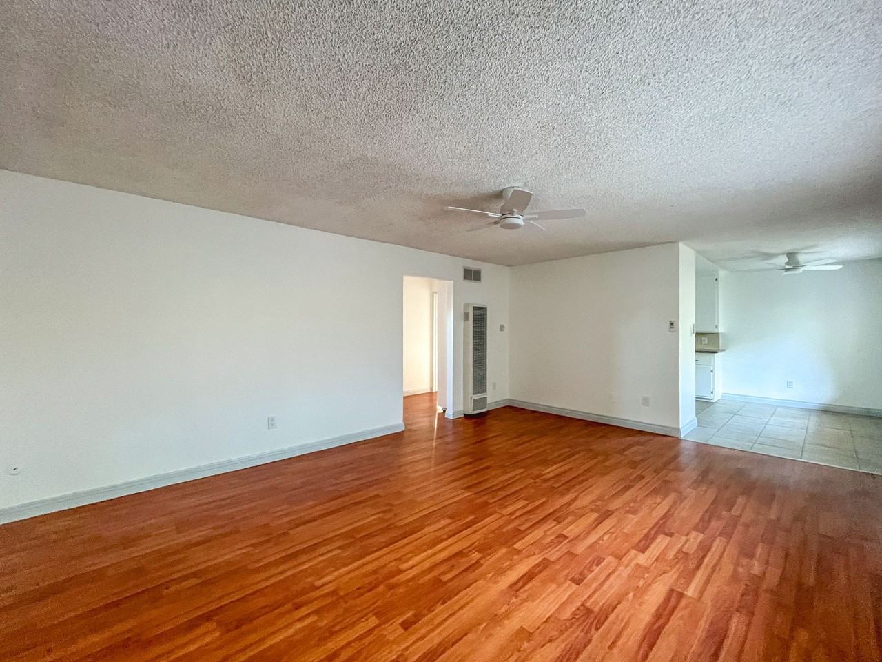 1059 N Wilmington Ave - Photo 4 of 14