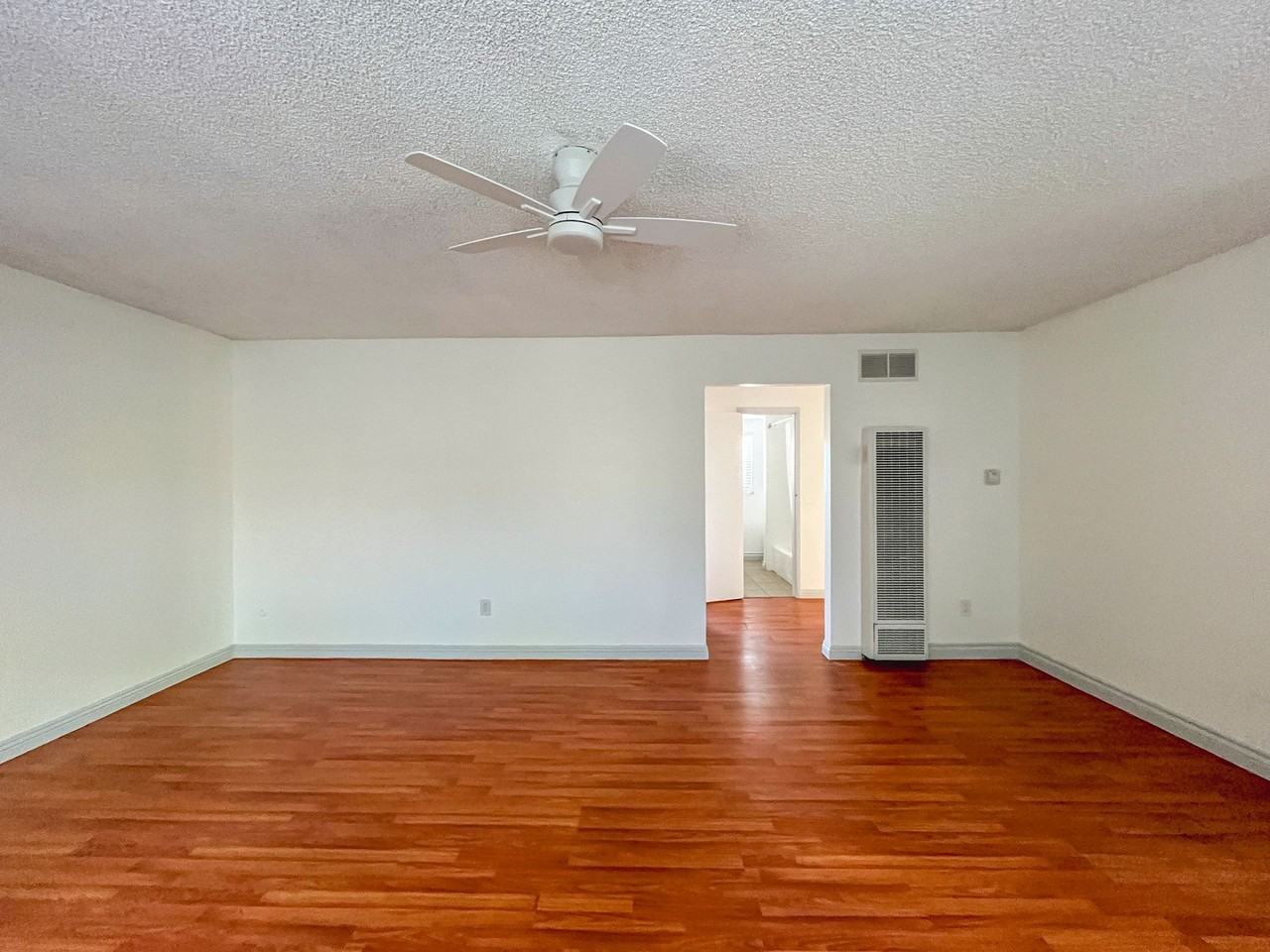1059 N Wilmington Ave - Photo 5 of 14