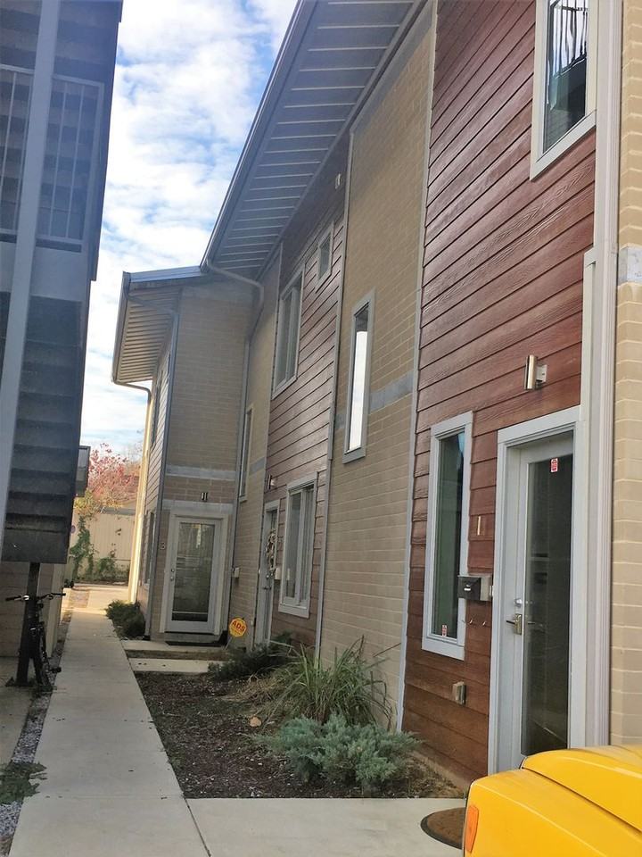 1016 Oak Ave - Photo 2 of 43