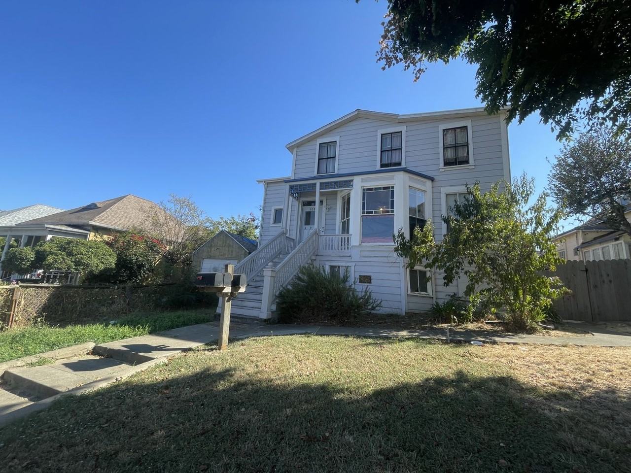 909 Virginia St #A - Photo 3 of 16