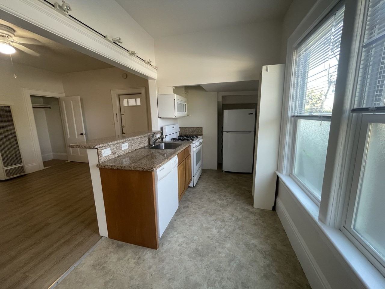 909 Virginia St #A - Photo 6 of 16