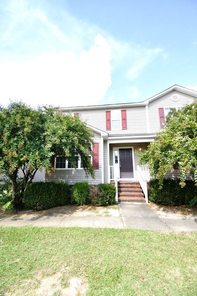 418 Sheila St