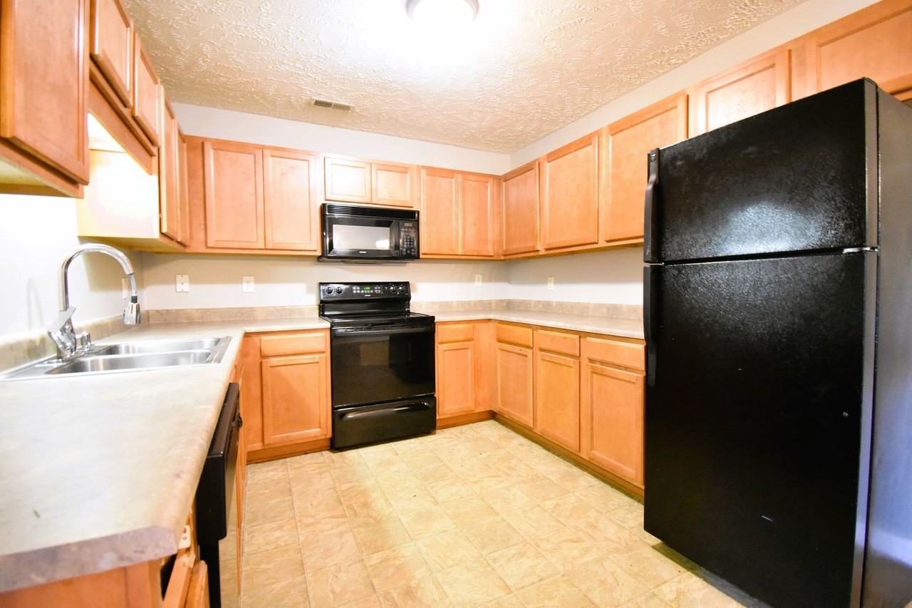 418 Sheila St - Photo 4 of 12