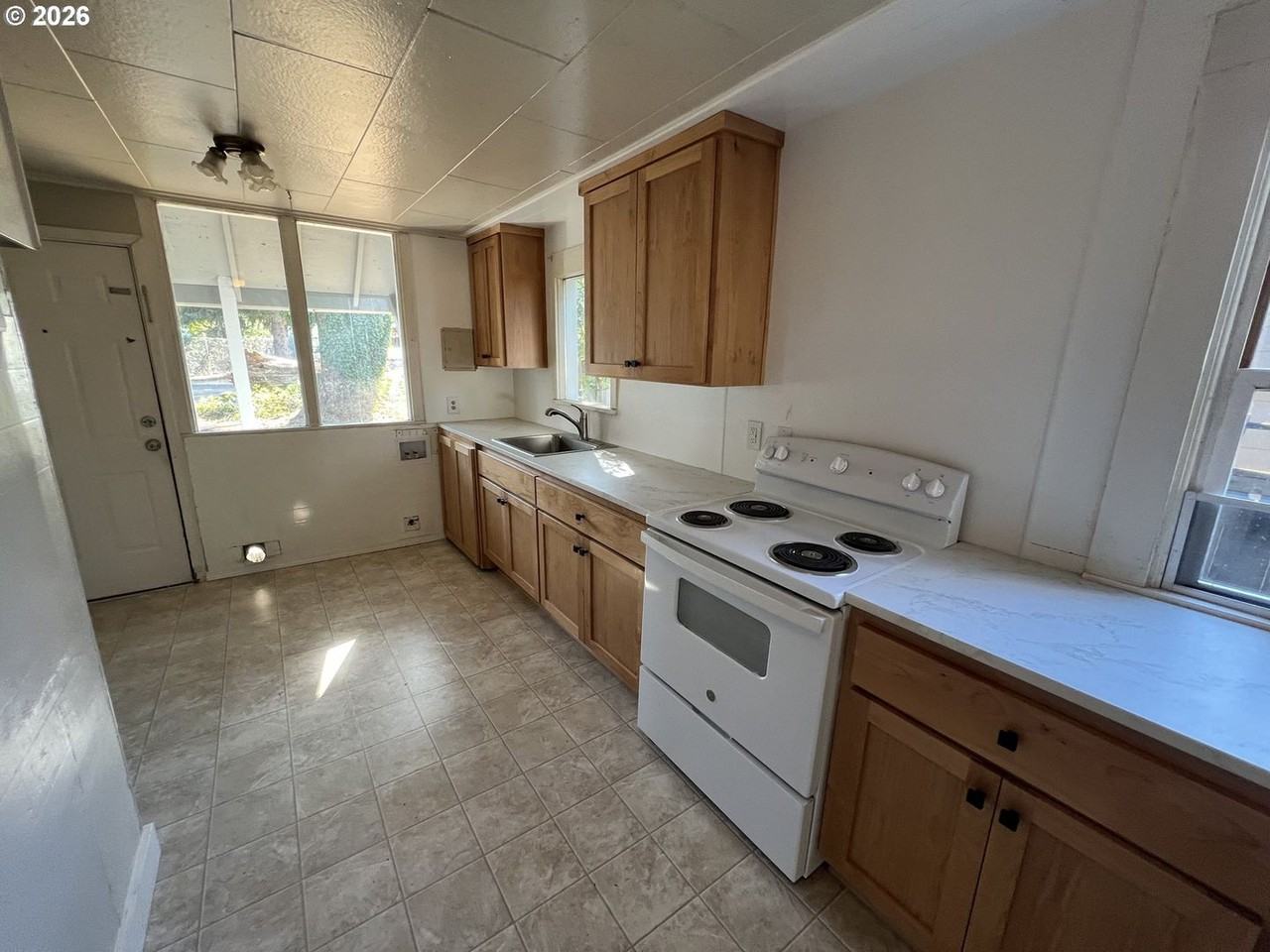 3407 Grand Blvd - Photo 4 of 12