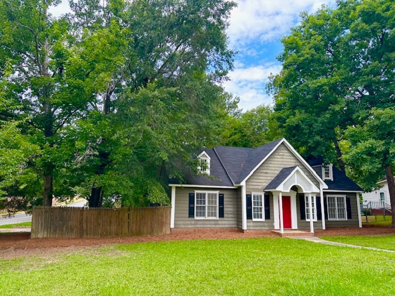 1701 Chadford Rd - Photo 3 of 23