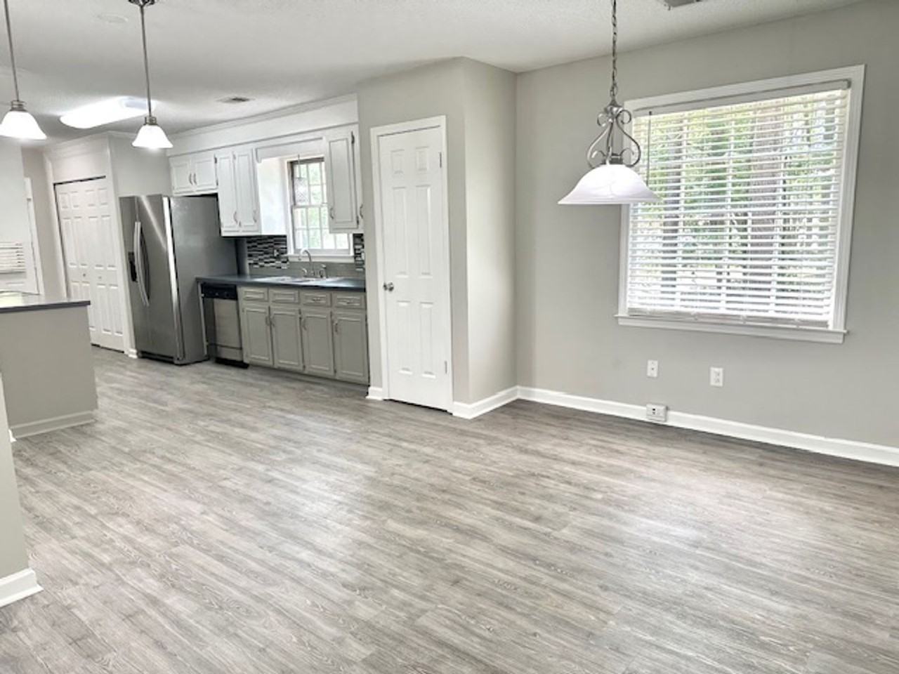1701 Chadford Rd - Photo 6 of 23