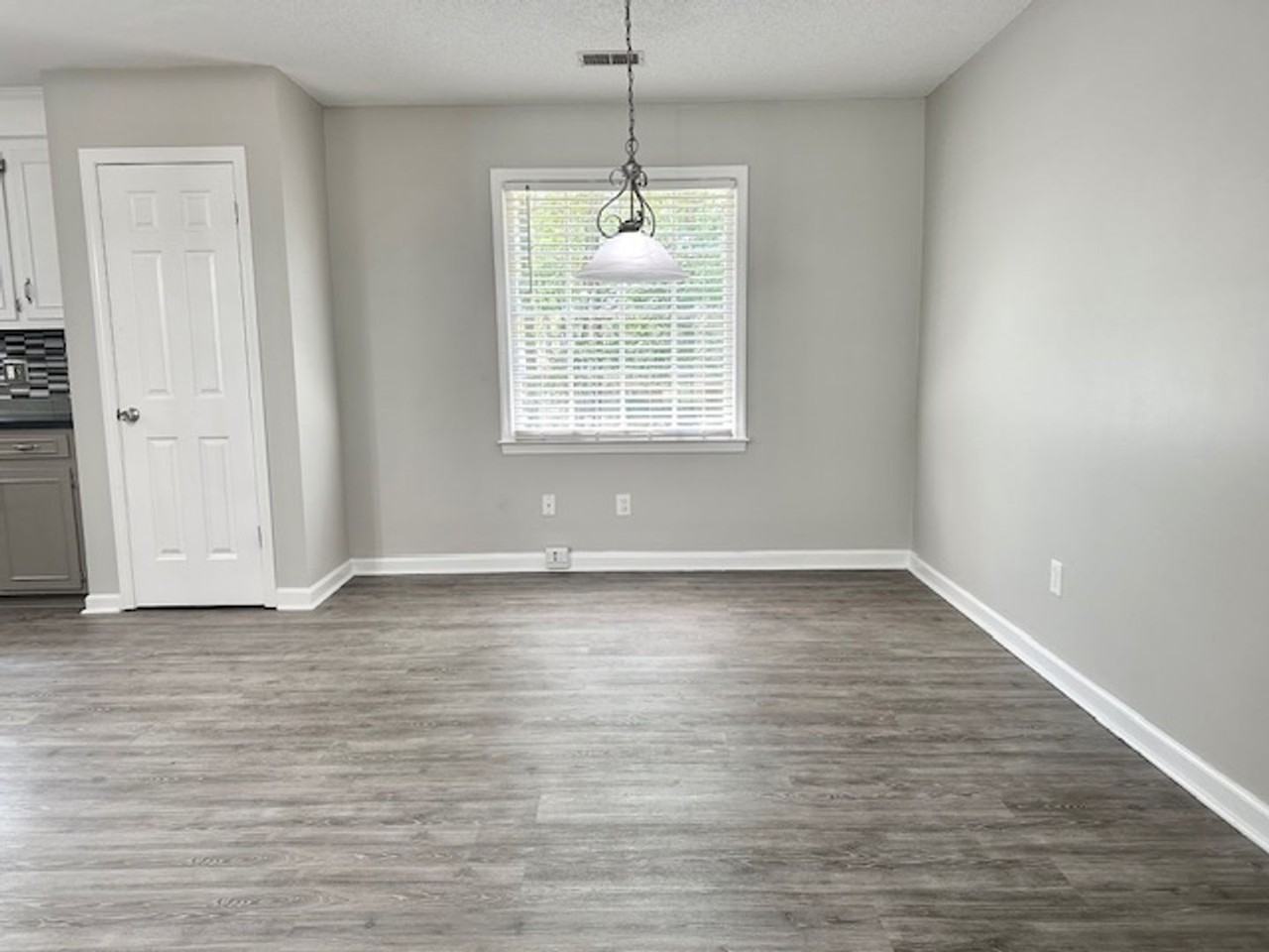 1701 Chadford Rd - Photo 7 of 23