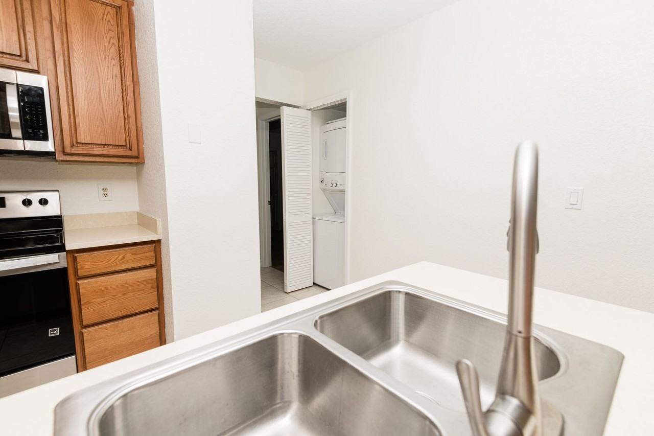954 Forest Ridge Ct - Photo 7 of 34