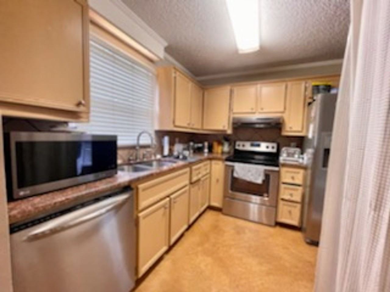 739 Wicklow Pl - Photo 2 of 9