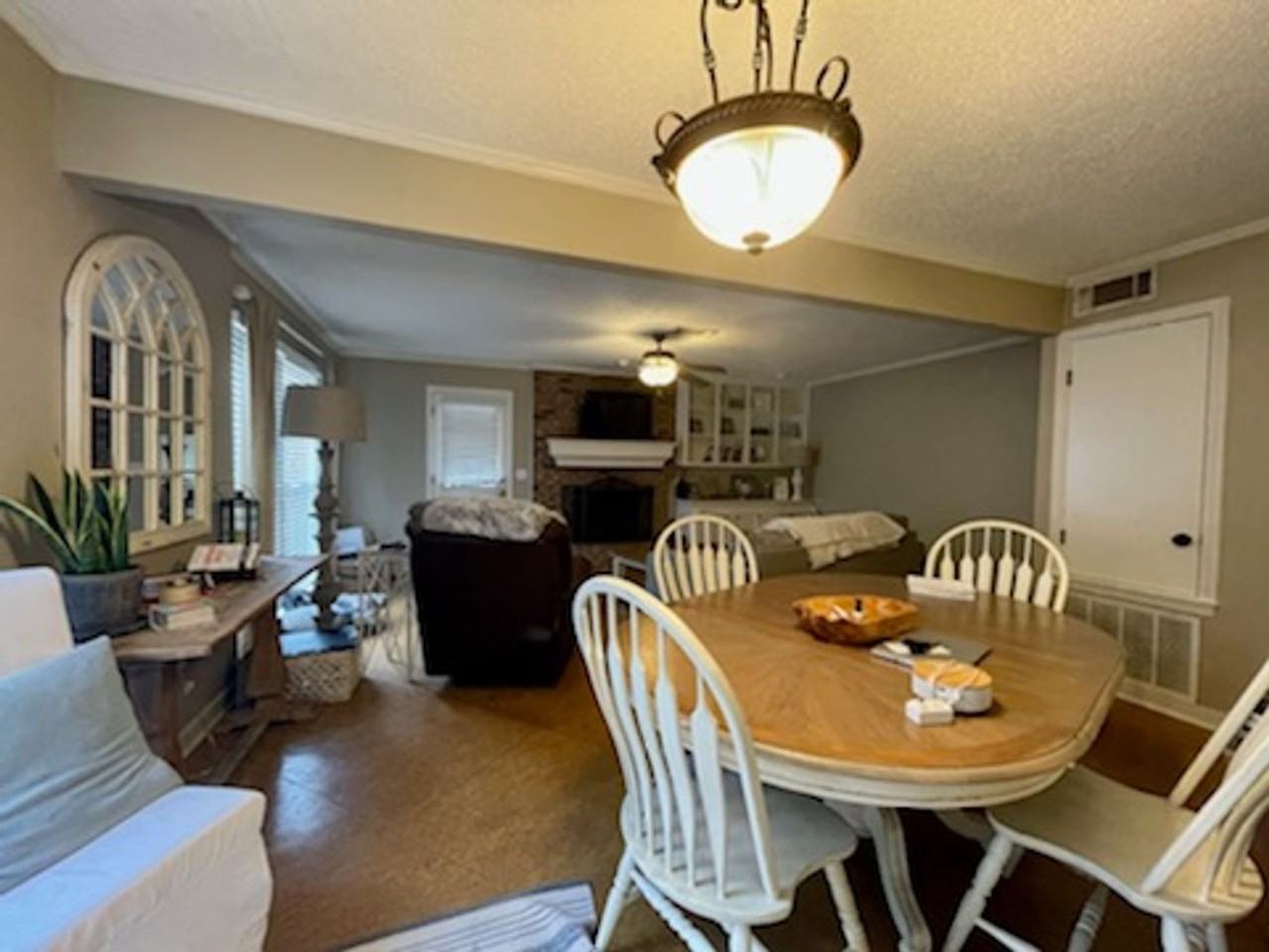 739 Wicklow Pl - Photo 3 of 9