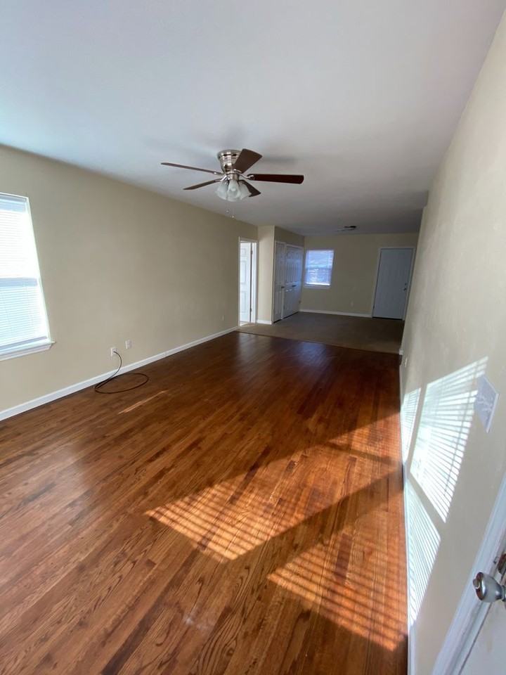 212 W Midland St - Photo 2 of 8