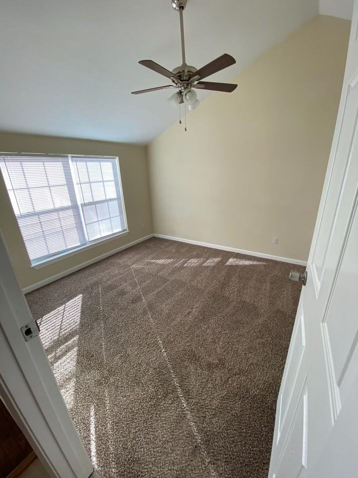 212 W Midland St - Photo 4 of 8