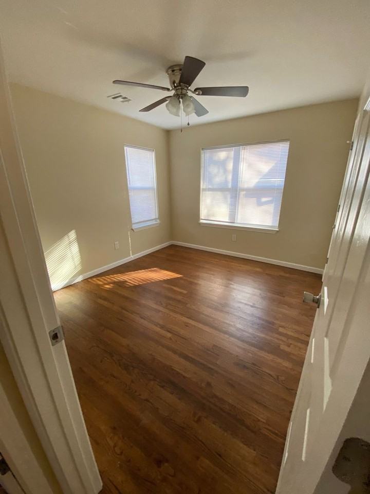212 W Midland St - Photo 7 of 8