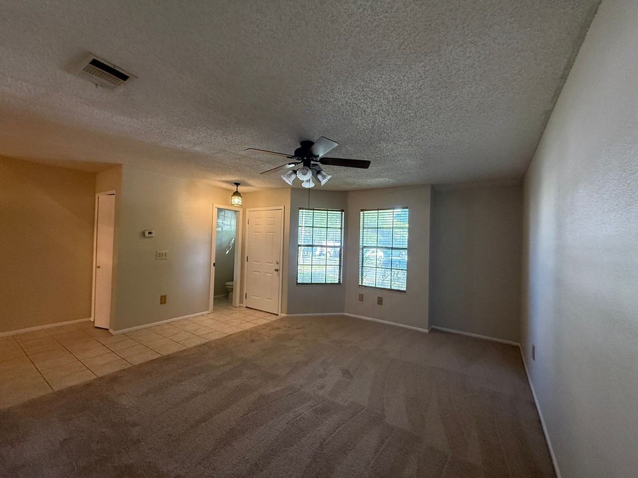 2939 Embassy Ct - Photo 3 of 18