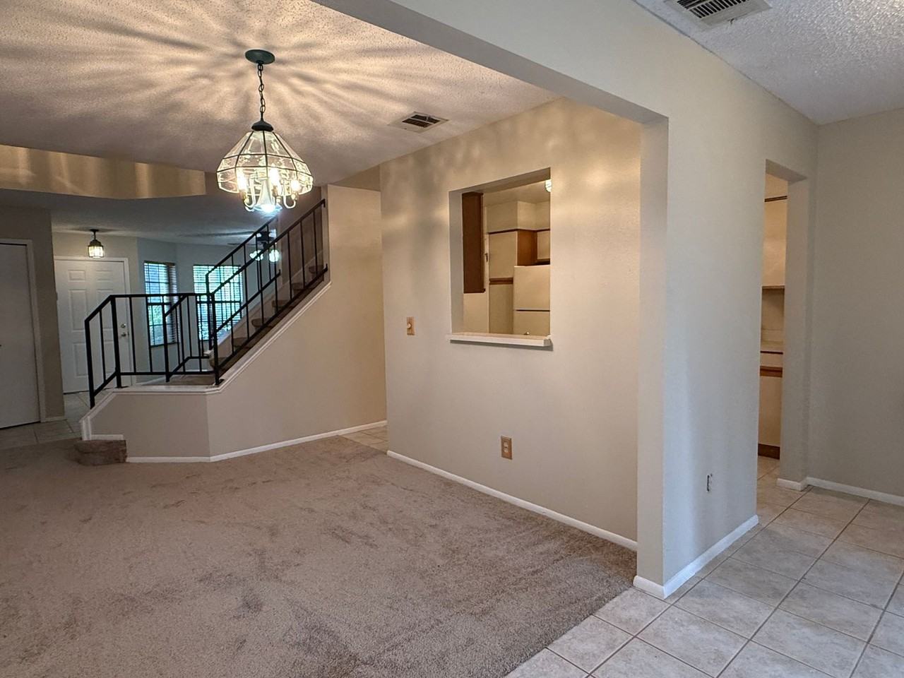 2939 Embassy Ct - Photo 6 of 18