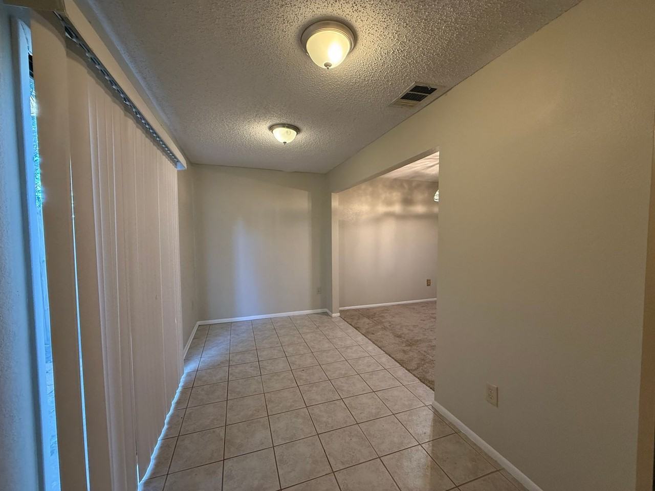 2939 Embassy Ct - Photo 7 of 18