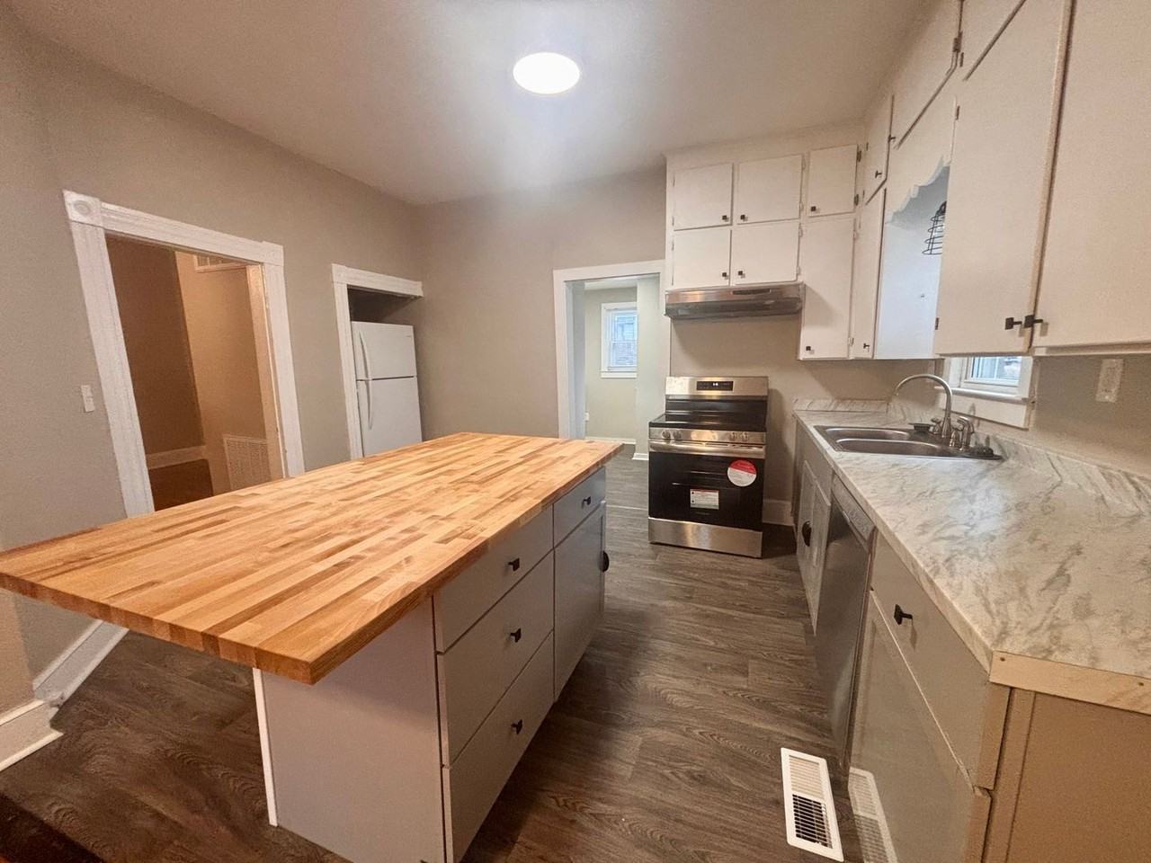 406 N Brunswick Ave - Photo 2 of 16