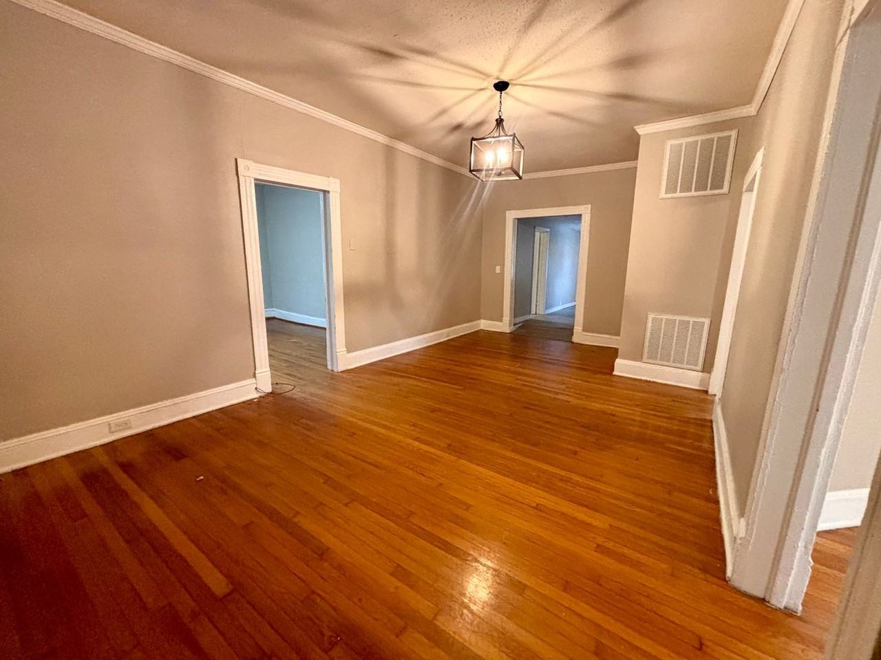 406 N Brunswick Ave - Photo 5 of 16
