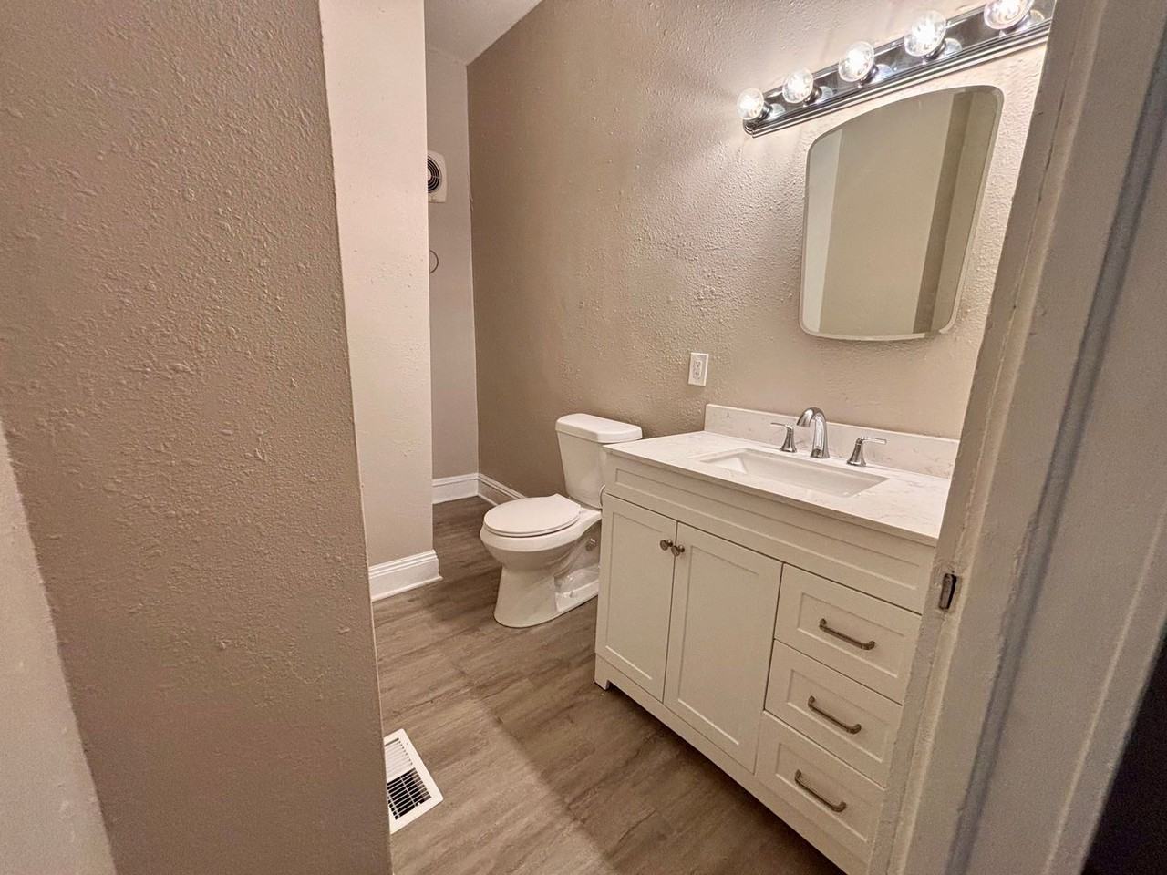 406 N Brunswick Ave - Photo 7 of 16
