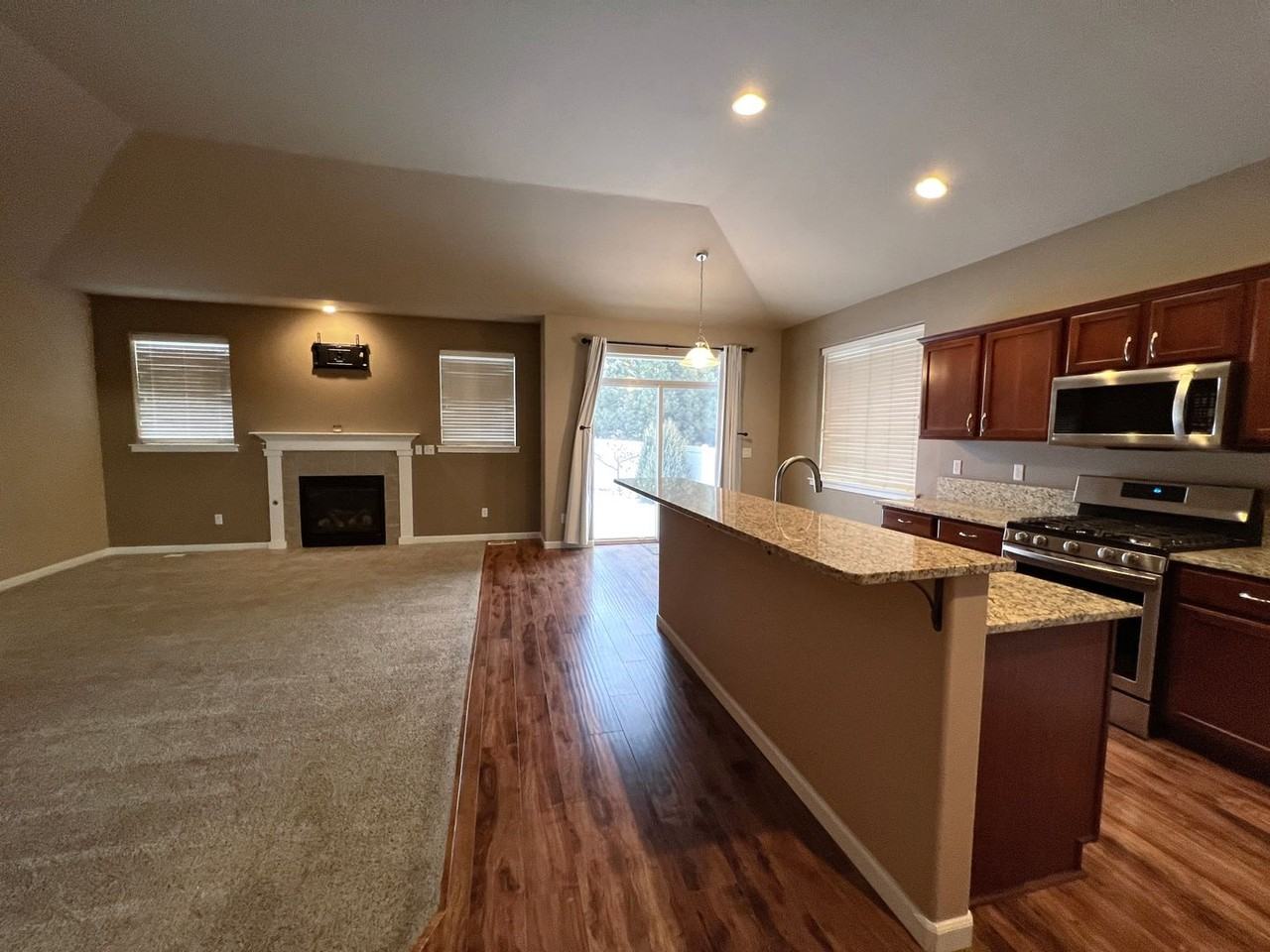 2668 Stonecreek Dr - Photo 4 of 24