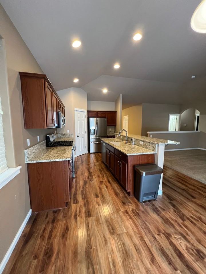 2668 Stonecreek Dr - Photo 6 of 24