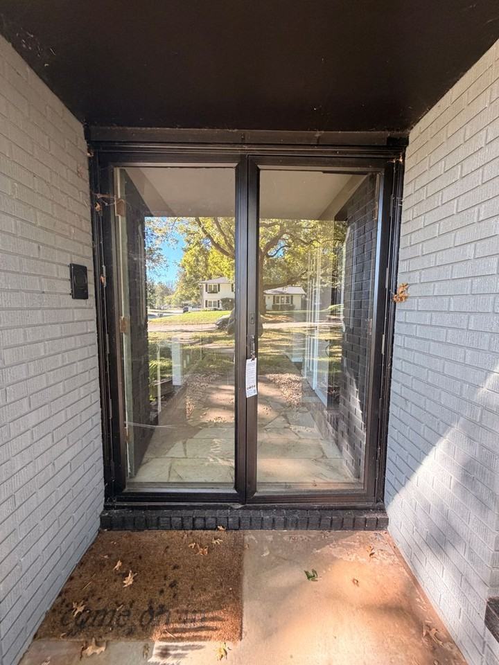 2214 E Ridgewood Dr - Photo 2 of 50