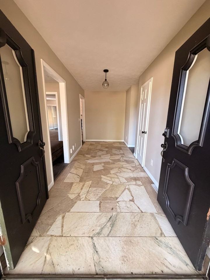 2214 E Ridgewood Dr - Photo 3 of 50