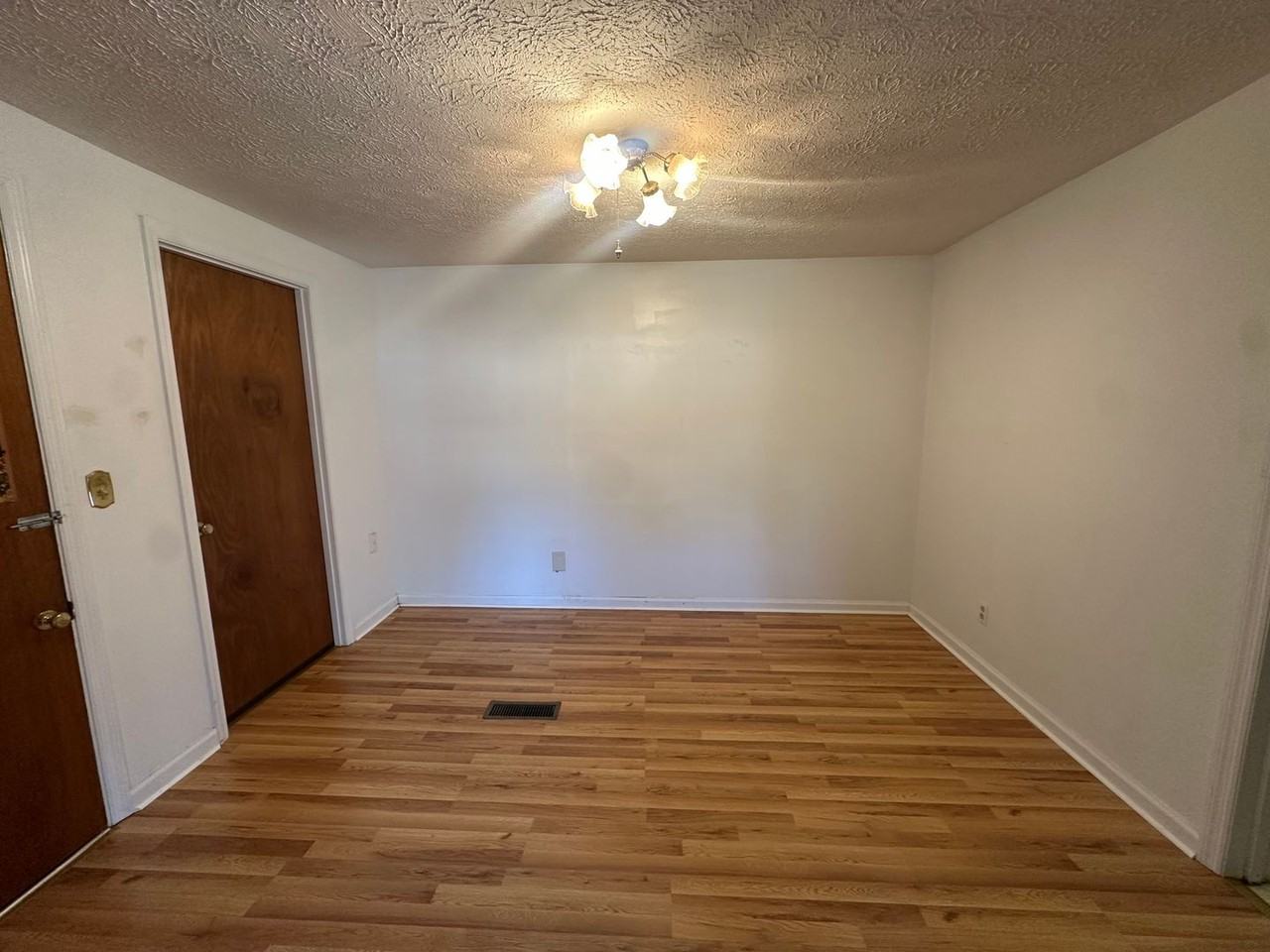 281 Stone St - Photo 5 of 18