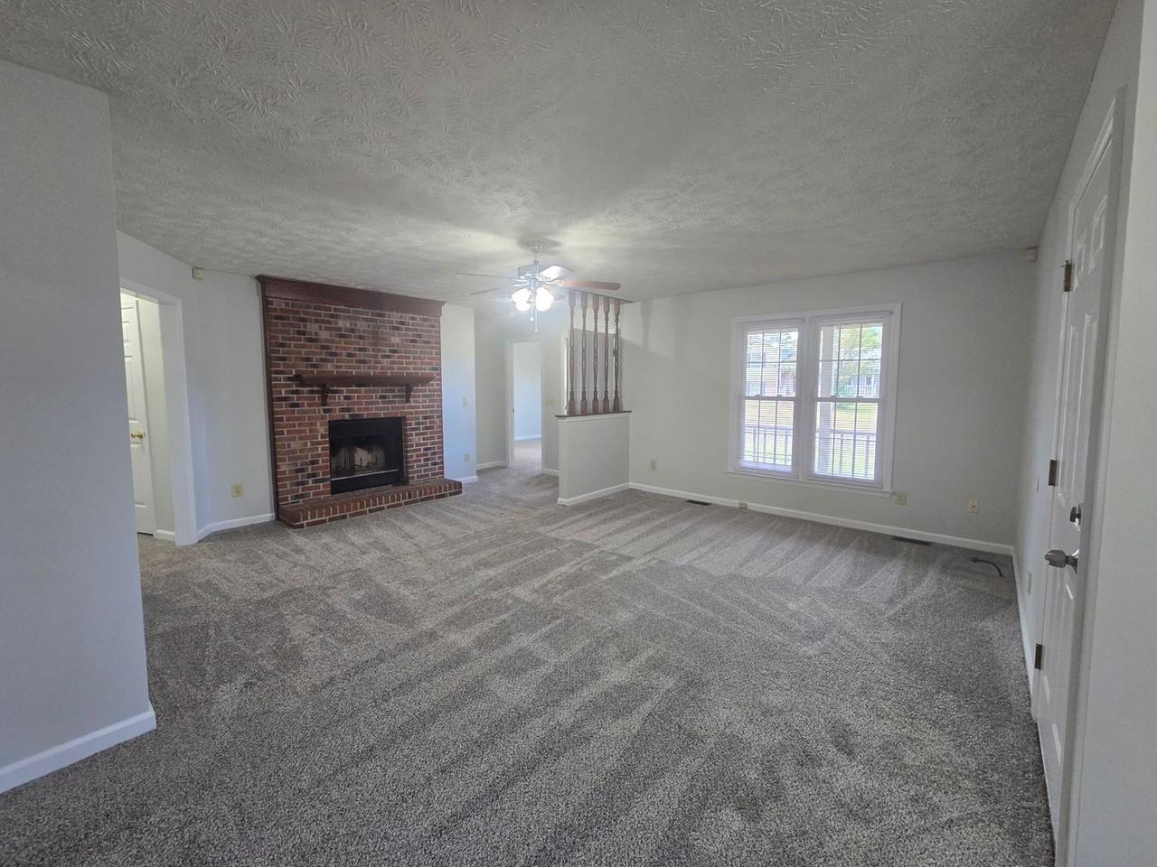 647 Daharan Dr - Photo 3 of 15