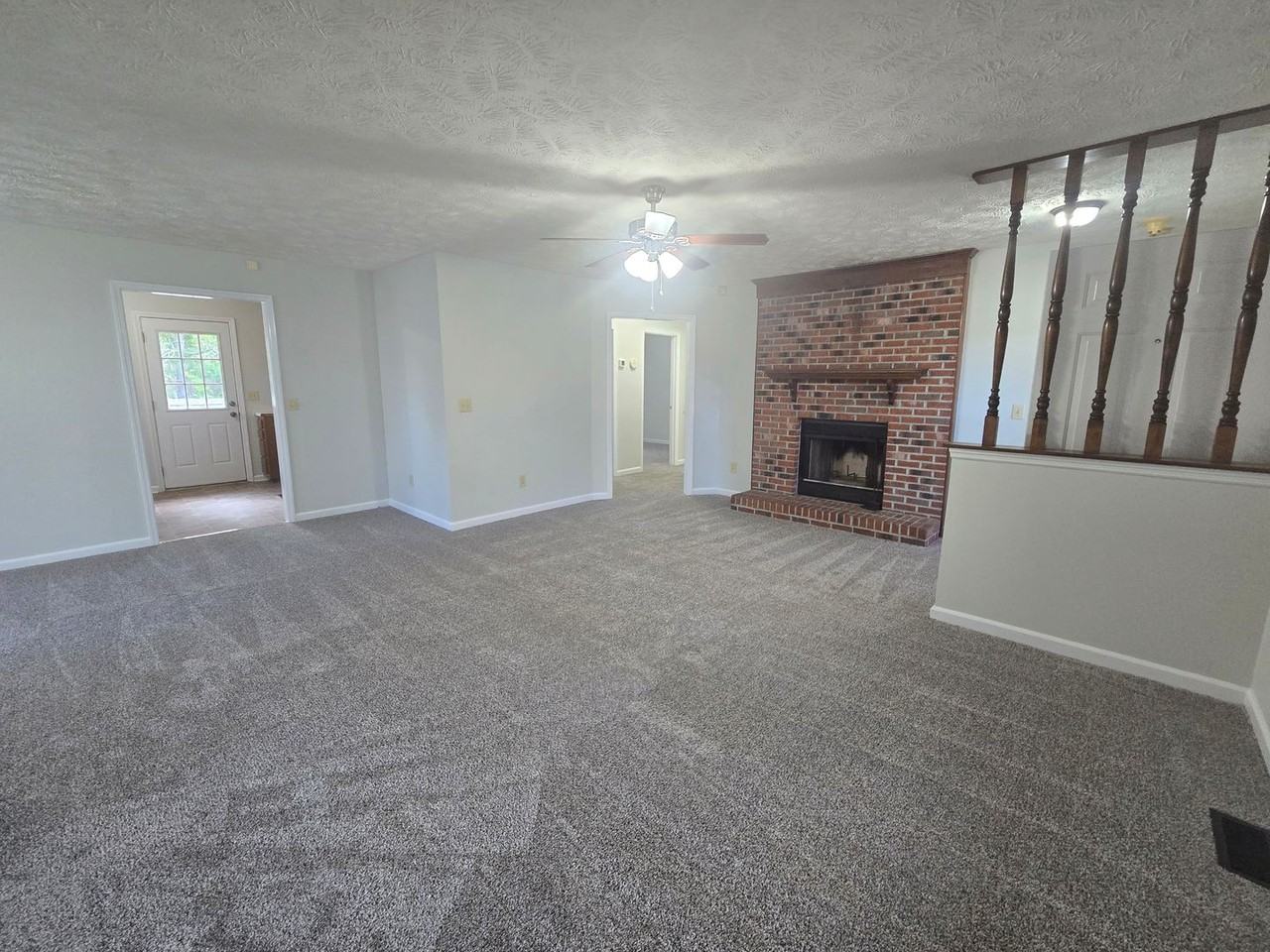 647 Daharan Dr - Photo 4 of 15