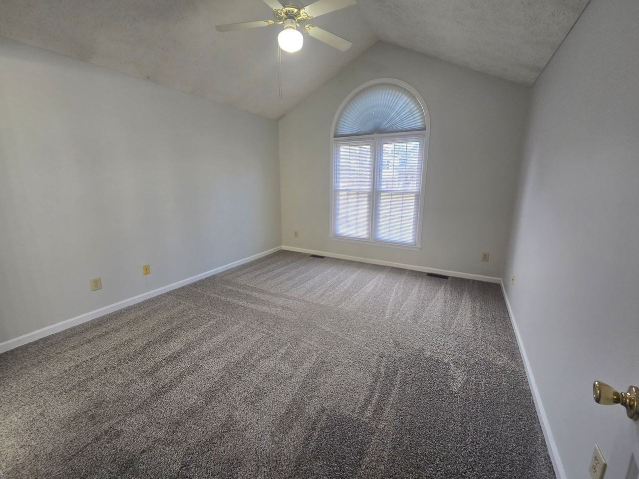 647 Daharan Dr - Photo 7 of 15