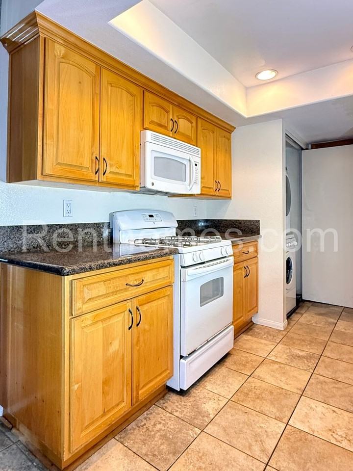 9444 Twin Trails Dr #203 - Photo 6 of 28
