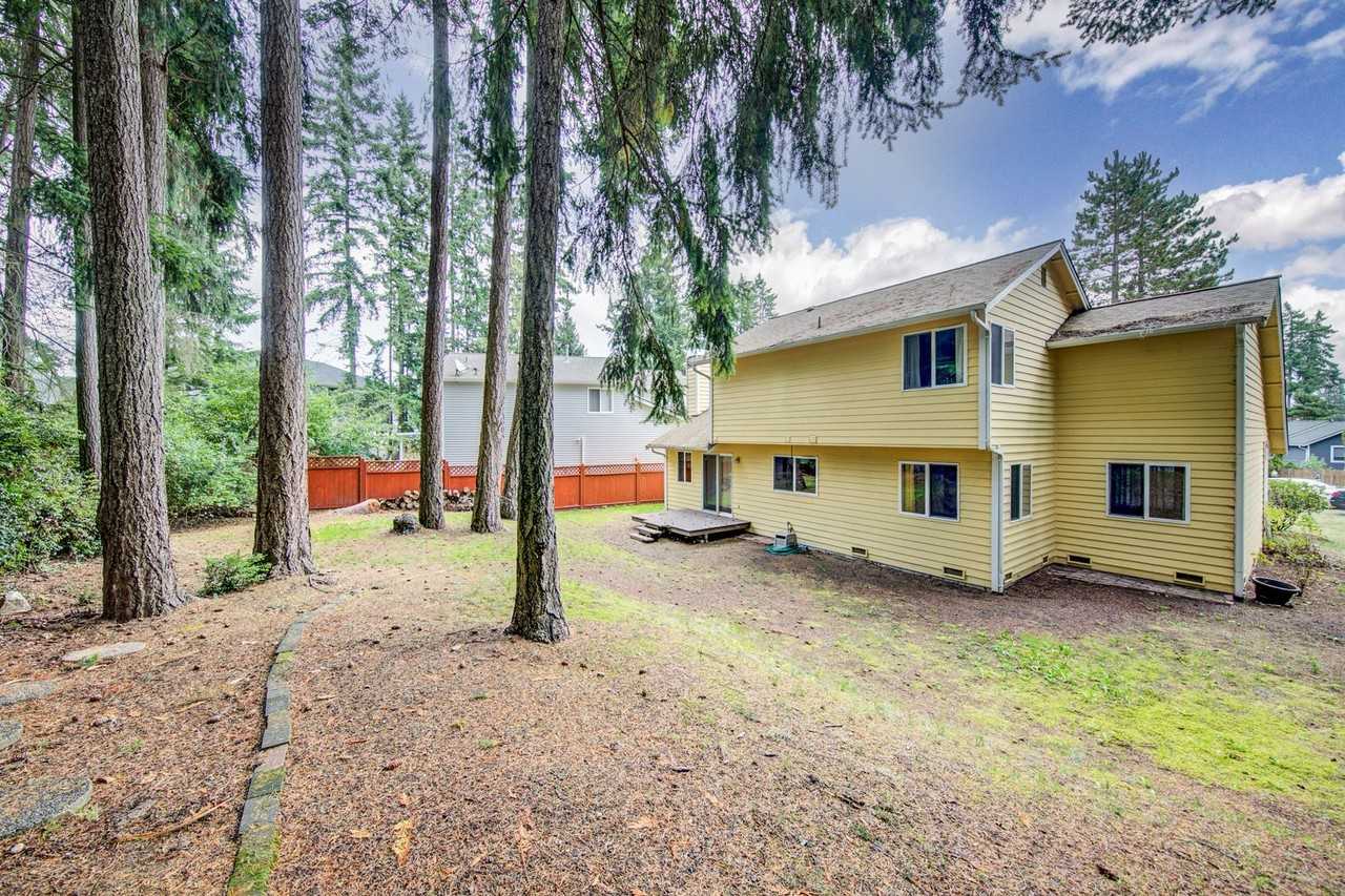 1124 Nw Poppy Ct - Photo 4 of 33