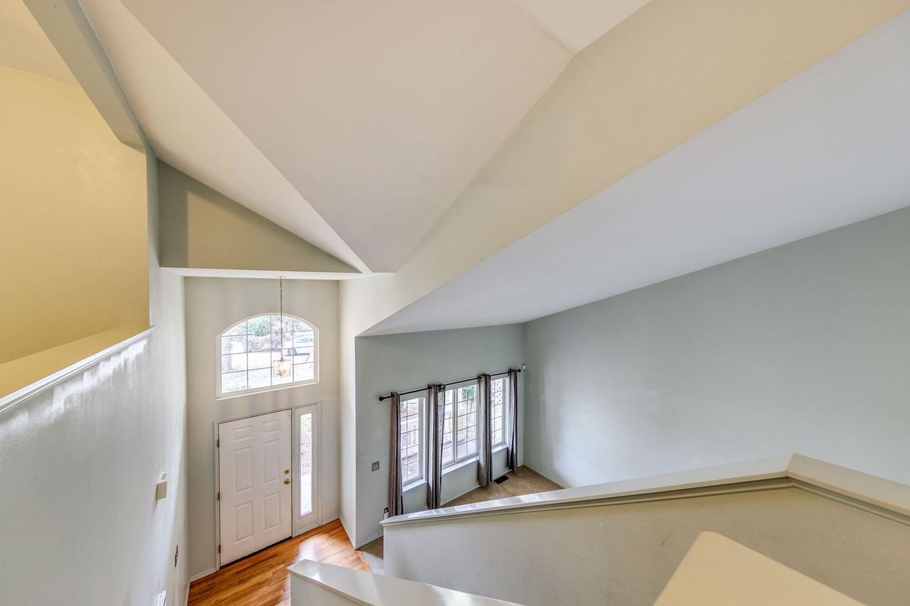 1124 Nw Poppy Ct - Photo 7 of 33
