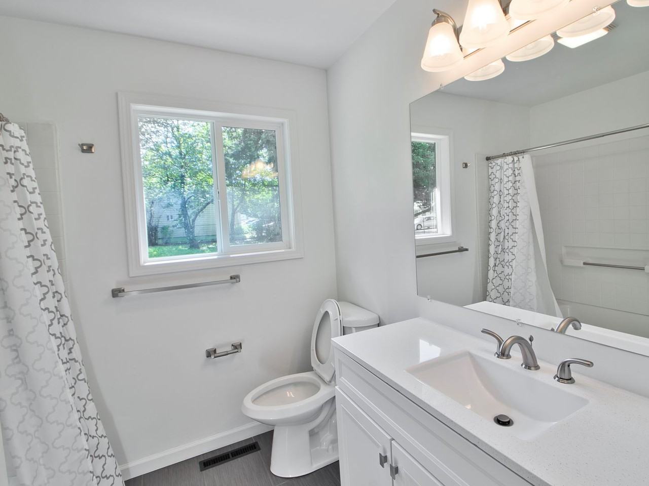 2350 Se 176th Ave - Photo 4 of 33