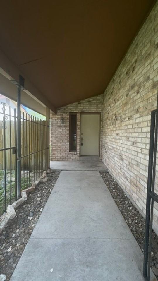 4002 Brownwood Cir - Photo 2 of 19