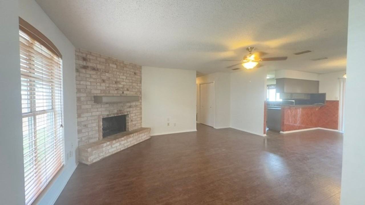 4002 Brownwood Cir - Photo 3 of 19