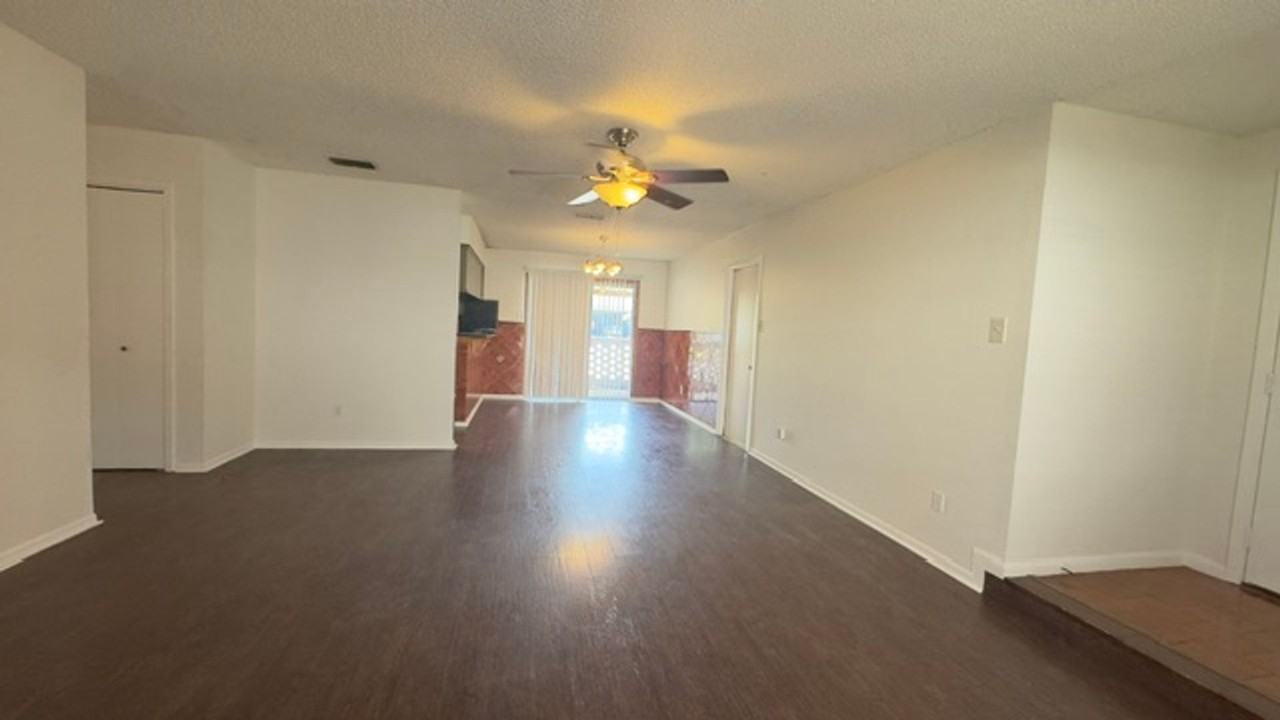 4002 Brownwood Cir - Photo 4 of 19