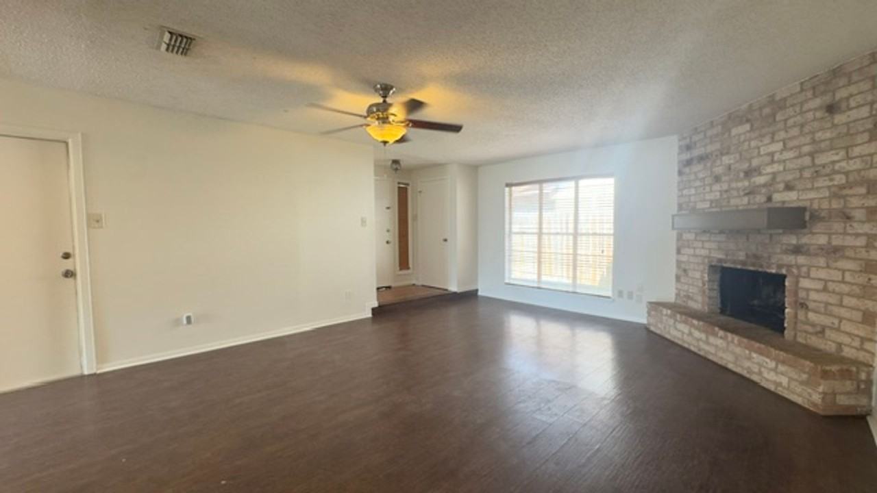 4002 Brownwood Cir - Photo 5 of 19