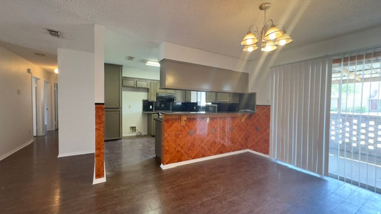 4002 Brownwood Cir - Photo 6 of 19