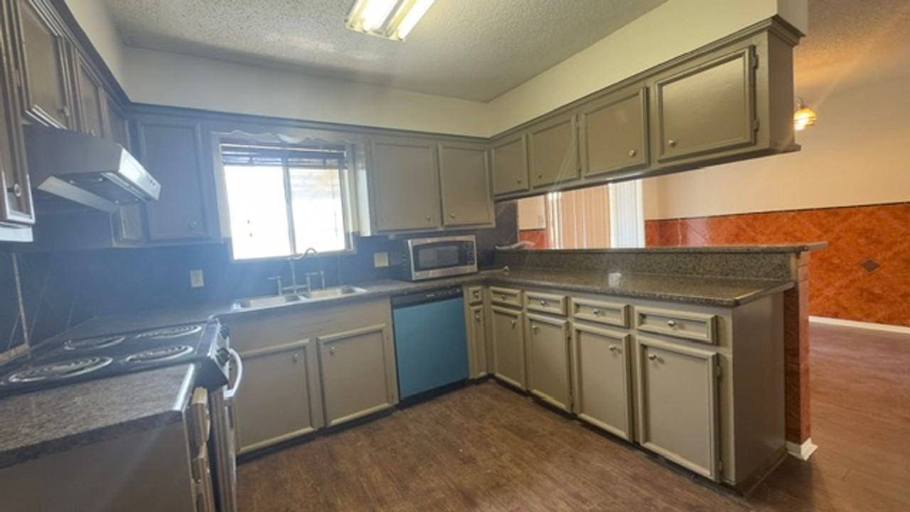 4002 Brownwood Cir - Photo 7 of 19