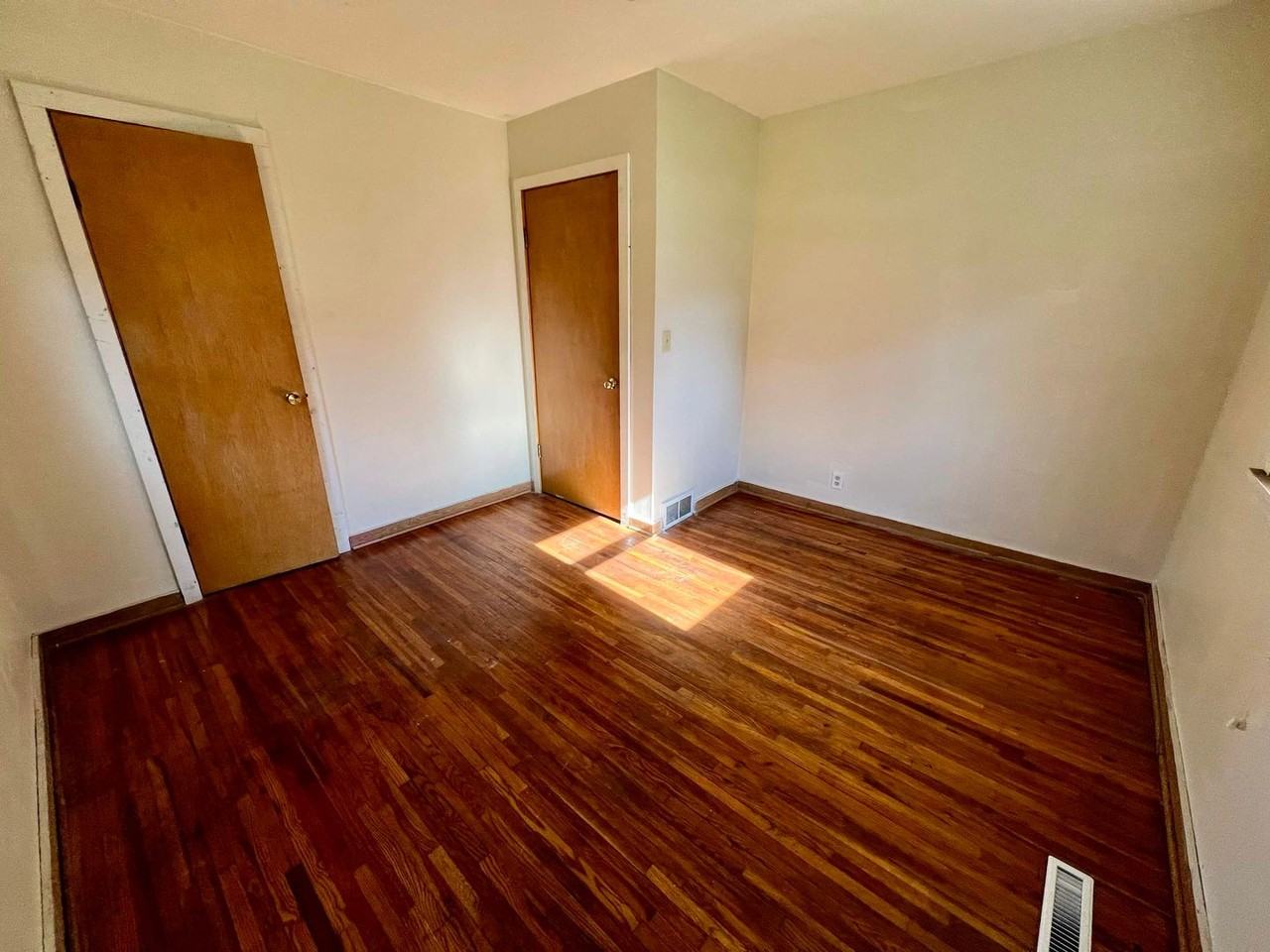 5424 104th St - Photo 7 of 17