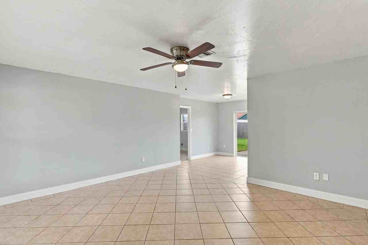 3291 Edgewood Dr Ne - Photo 4 of 23