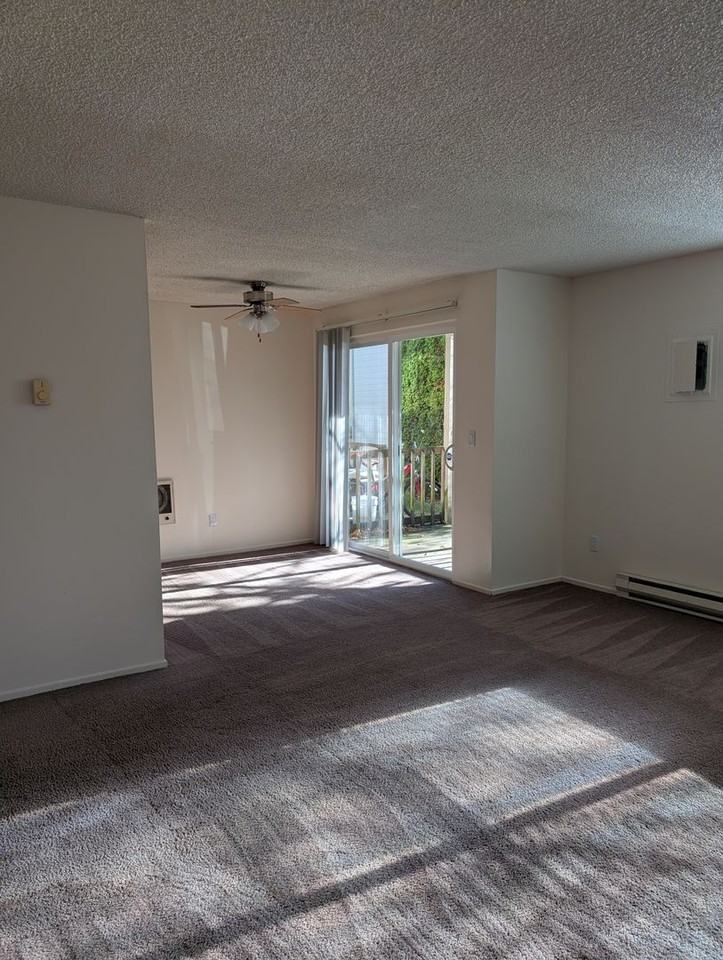 #440 MEYERS SQUARE APTS - Photo 3 of 15